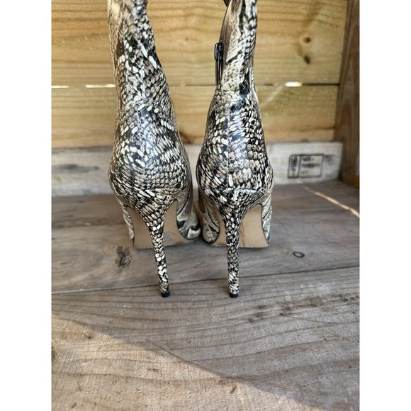 Vince Camuto Fendels Knee High Boots Size 5 Beautiful Snake Print High Heels - Picture 8 of 13
